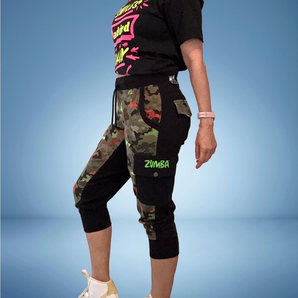 Zumba Wear Women’s Top  Cold Shoulder “ Smile Added Daily” - Black - Picture 3 of 3